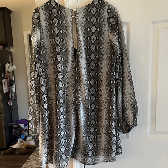 Show Me Your MuMu Monochrome Snake Print Tunic - Picture 5 of 6